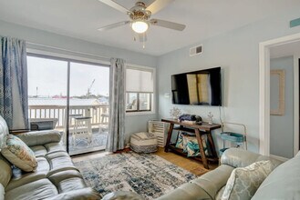 302 Canal Dr in Carolina Beach, NC - Building Photo - Building Photo
