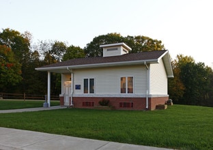 Orange Village in Hermitage, PA - Foto de edificio - Building Photo