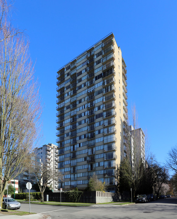 Americana Apartments in Vancouver, BC - Building Photo