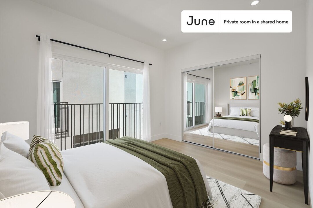 Private bedroom in 5 bed/5 bath Home in Los Angeles, CA - Building Photo
