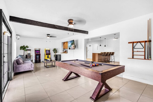 18735 NE 18th Ave in Miami, FL - Building Photo - Building Photo