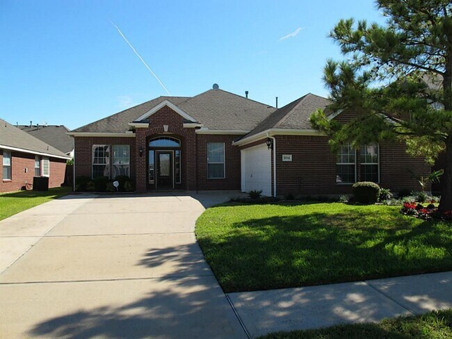 property at 2614 W Lake Dr
