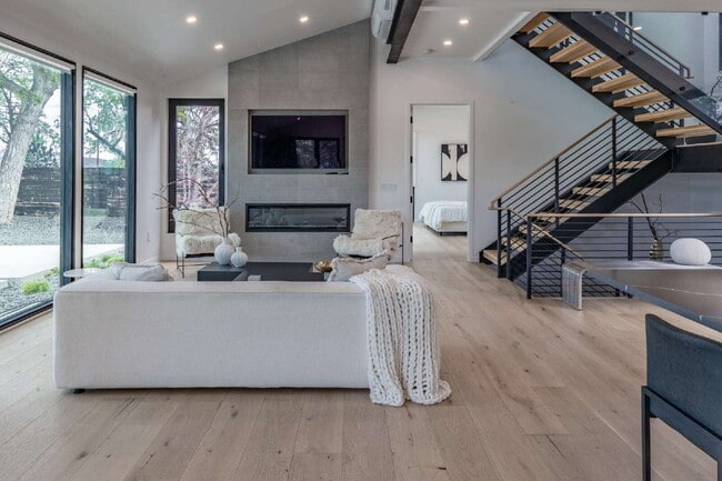 property at 712 S Cherryvale Rd