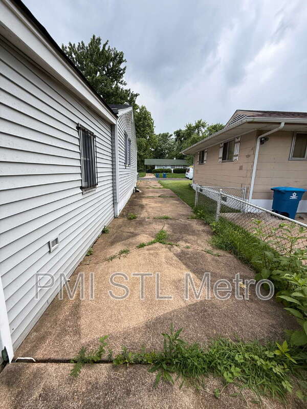 10816 Spring Garden Dr in St. Louis, MO - Building Photo - Building Photo