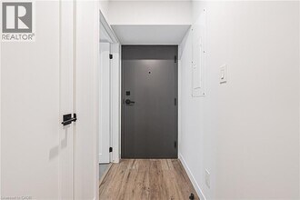 555 Sanatorium Rd in Hamilton, ON - Building Photo - Building Photo