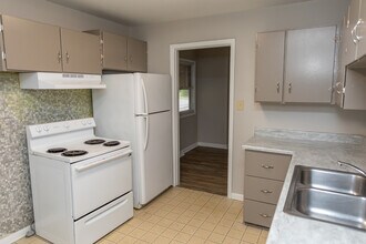 404 N College St in Morganton, NC - Building Photo - Building Photo