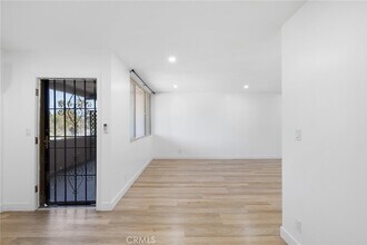 17000 Burbank Blvd, Unit 201 in Los Angeles, CA - Building Photo - Building Photo