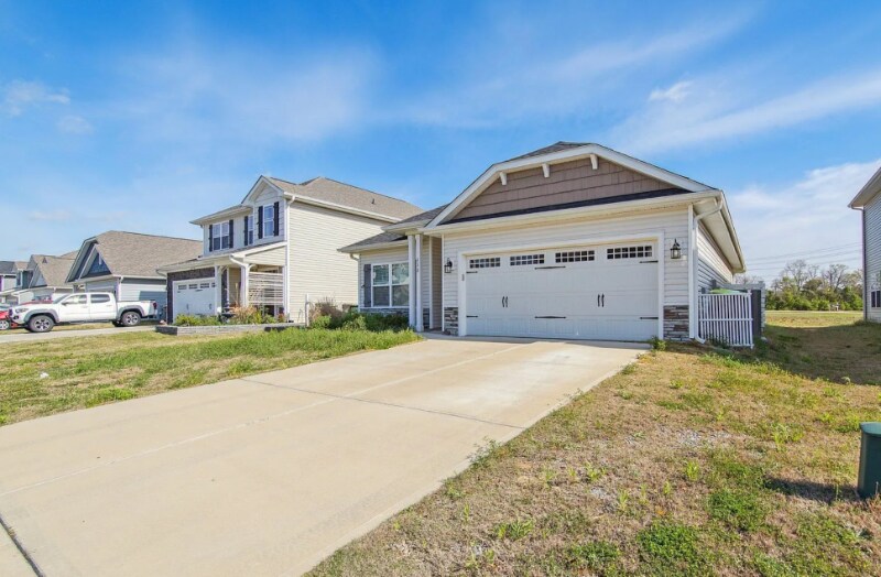112 Boomer St in Benson, NC - Foto de edificio