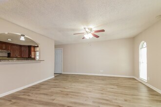 6205 Magnolia Ln in Rowlett, TX - Building Photo - Building Photo