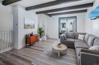 1403 Anacona Pl in Encinitas, CA - Foto de edificio - Building Photo