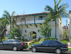 137 S Roxbury Dr in Beverly Hills, CA - Building Photo - Building Photo