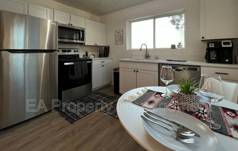 509 Spruce St SE in Albuquerque, NM - Building Photo