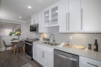 400 Plad Blvd in Holtsville, NY - Building Photo - Building Photo