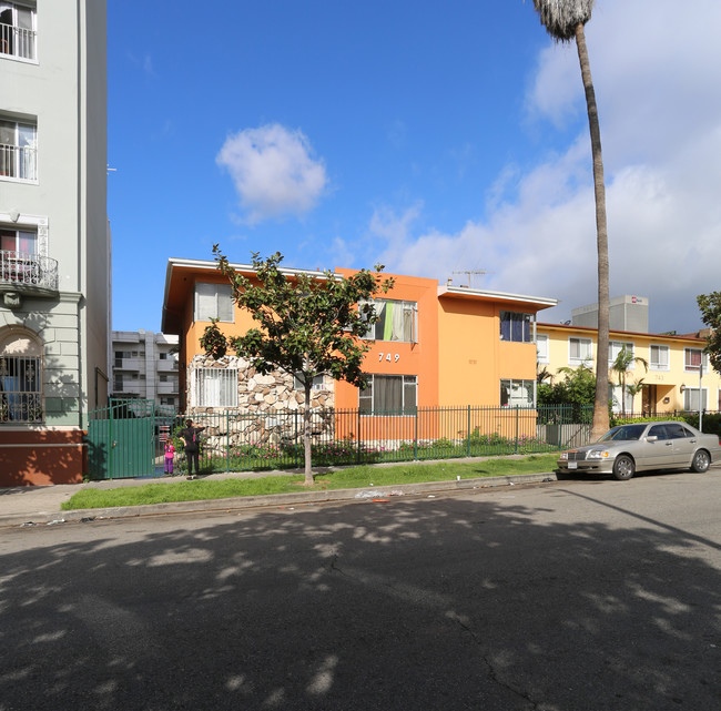 749 S Berendo St in Los Angeles, CA - Building Photo - Building Photo