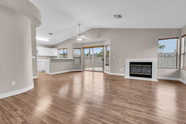 8016 Tulum Ct in Las Vegas, NV - Building Photo - Building Photo