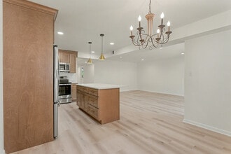 13 Mullingar Ct, Unit 102 in Timonium, MD - Building Photo - Building Photo