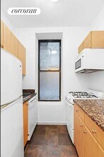 316 W 51st St in New York, NY - Building Photo - Building Photo