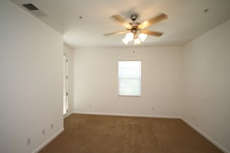 8320 Crystal Walk Cir in Elk Grove, CA - Building Photo - Building Photo