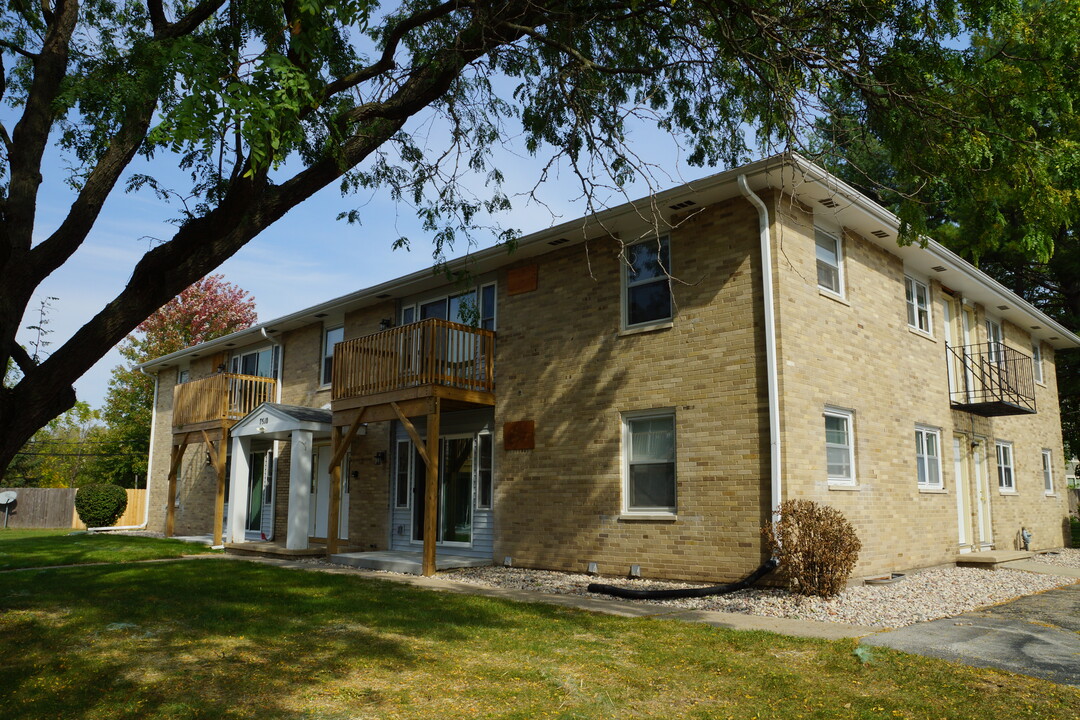 The Court Apartments in Middleton, WI - Building Photo