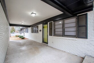 106 Fidelity/109 W Poplar in Carrboro, NC - Foto de edificio - Building Photo