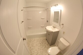 Bishop's Place Apartments in Oshkosh, WI - Building Photo - Building Photo