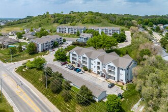Highclere Apartments in Council Bluffs, IA - Foto de edificio - Building Photo