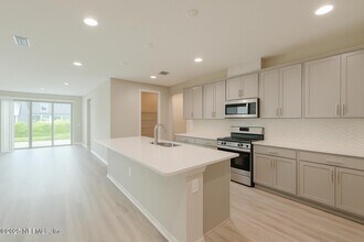 1827 Amberly Dr in Middleburg, FL - Building Photo - Building Photo