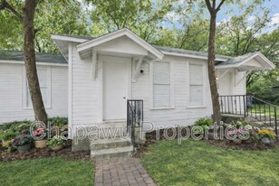 113 S Olive St in San Antonio, TX - Building Photo