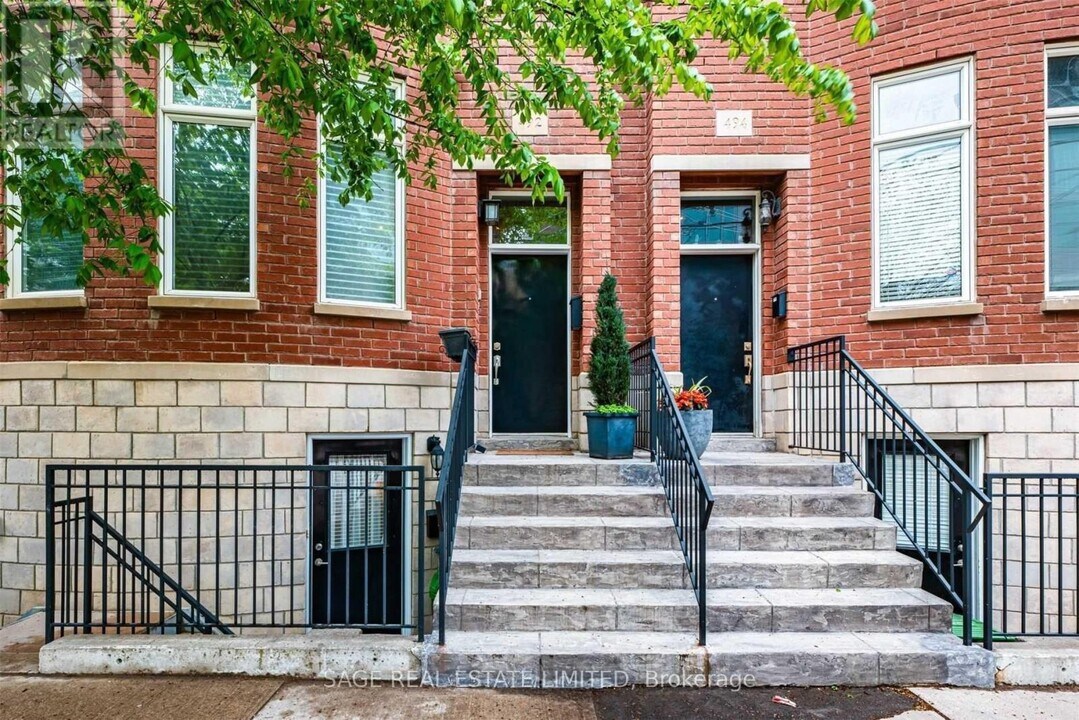492 King St E in Toronto, ON - Building Photo