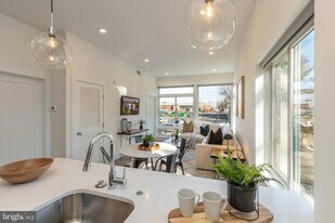5545 Pulaski Ave, Unit 404 in Philadelphia, PA - Building Photo