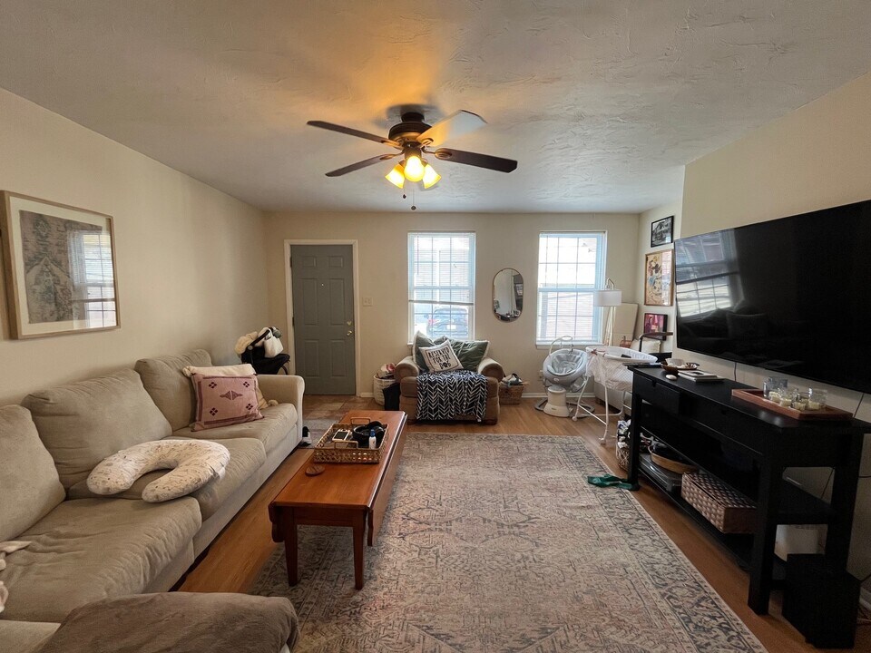 5202 Dresden Wy in Pittsburgh, PA - Building Photo