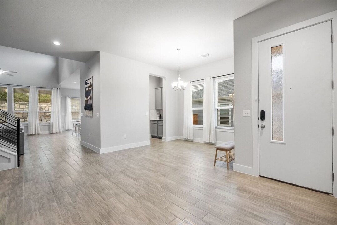 11102 1/2 Charger Wy in Austin, TX - Building Photo