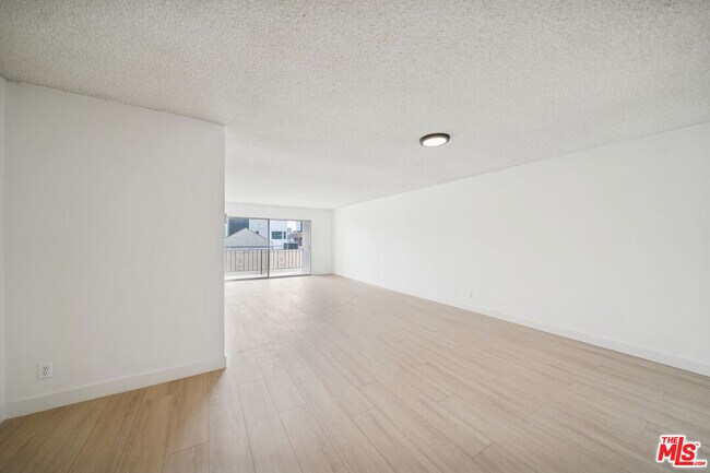 131 Orlando Ave in Los Angeles, CA - Building Photo - Building Photo