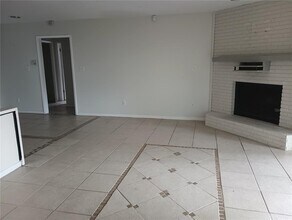 4701 Country Hills Dr in Tampa, FL - Building Photo - Building Photo