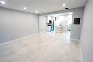 631 NE 17th Way, Unit 3 in Fort Lauderdale, FL - Building Photo