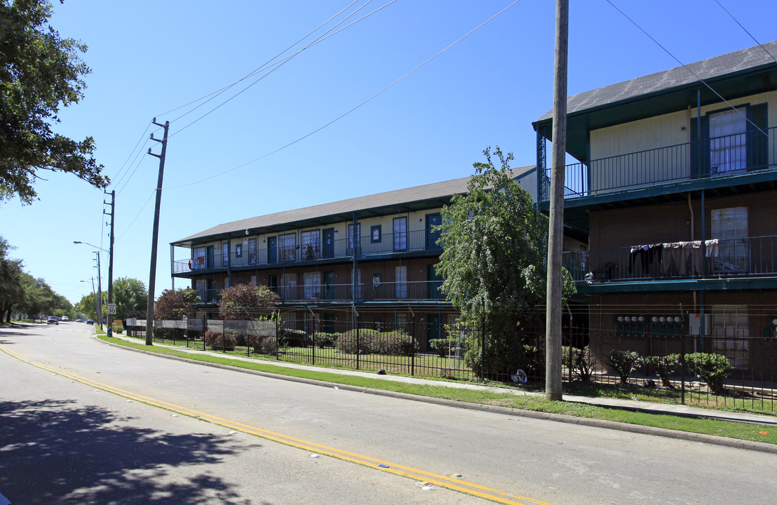 San Marcos Apartments in Houston, TX - Foto de edificio