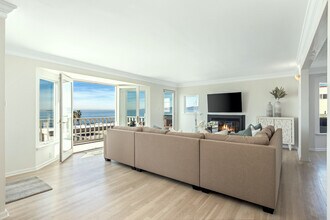 2407 Bayview Dr in Manhattan Beach, CA - Building Photo - Building Photo
