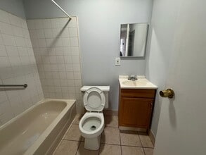 1004 S 52nd St in Philadelphia, PA - Foto de edificio - Building Photo