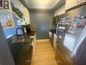 6-506 Eva Rd in Toronto, ON - Building Photo - Building Photo