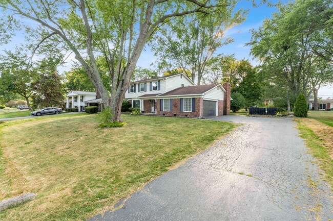 6624 Mellow Wood Ln in West Bloomfield Township, MI - Building Photo - Building Photo