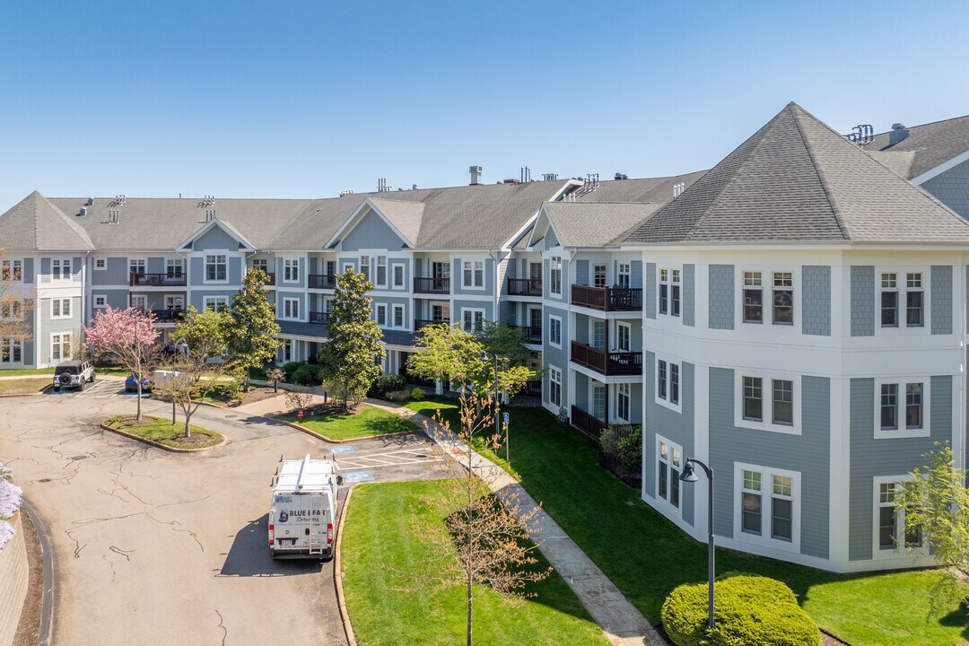 Turtle Crossing in Braintree, MA - Foto de edificio