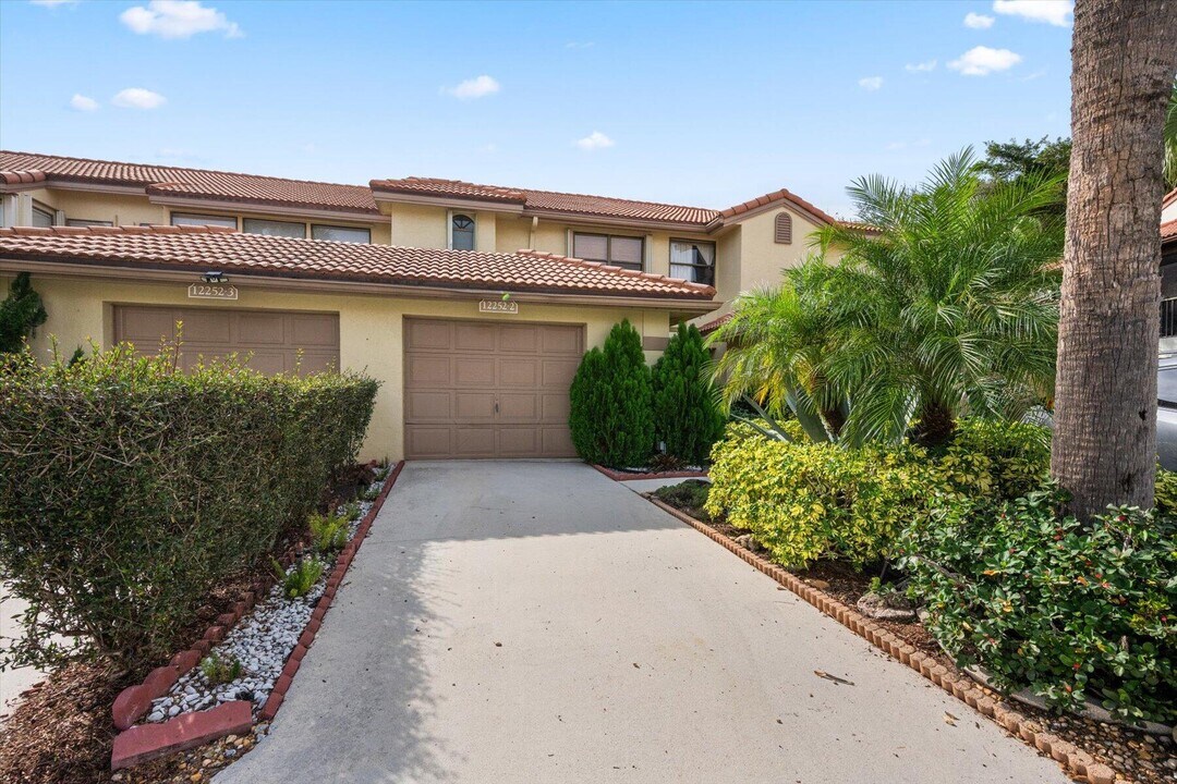 12252 Sag Harbor Ct in Wellington, FL - Building Photo