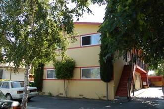 56 Boston in San Jose, CA - Foto de edificio - Building Photo