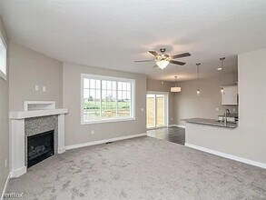 9689 Turnpoint Dr in West Des Moines, IA - Building Photo - Building Photo