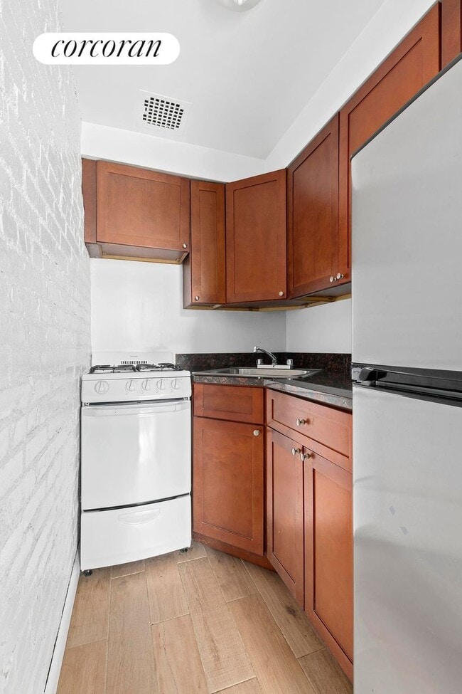 127 W 81st St in New York, NY - Building Photo - Building Photo