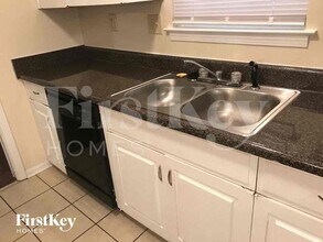 5712 Fox Bend Ave in Memphis, TN - Foto de edificio - Building Photo