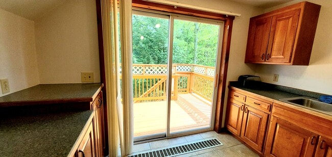 145 Worthington Rd, Unit 2 bed with washer n dryer
