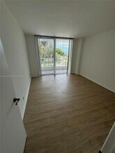 200 SE 15th Rd in Miami, FL - Building Photo - Building Photo