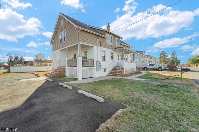 43 Hillcrest Ave in Franklin Township, NJ - Foto de edificio - Building Photo