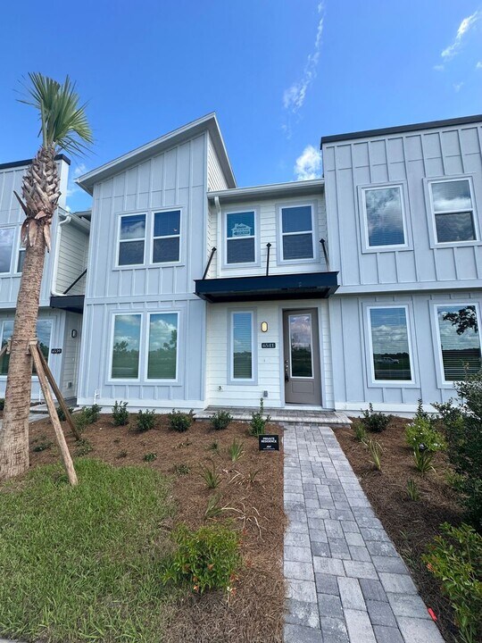 6541 Cyrils Dr in St. Cloud, FL - Building Photo